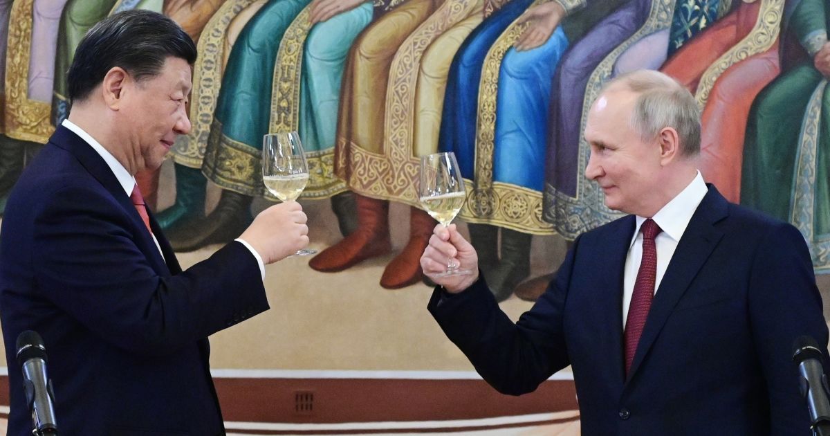 Путін схвалив таємні навчання РФ у Китаї