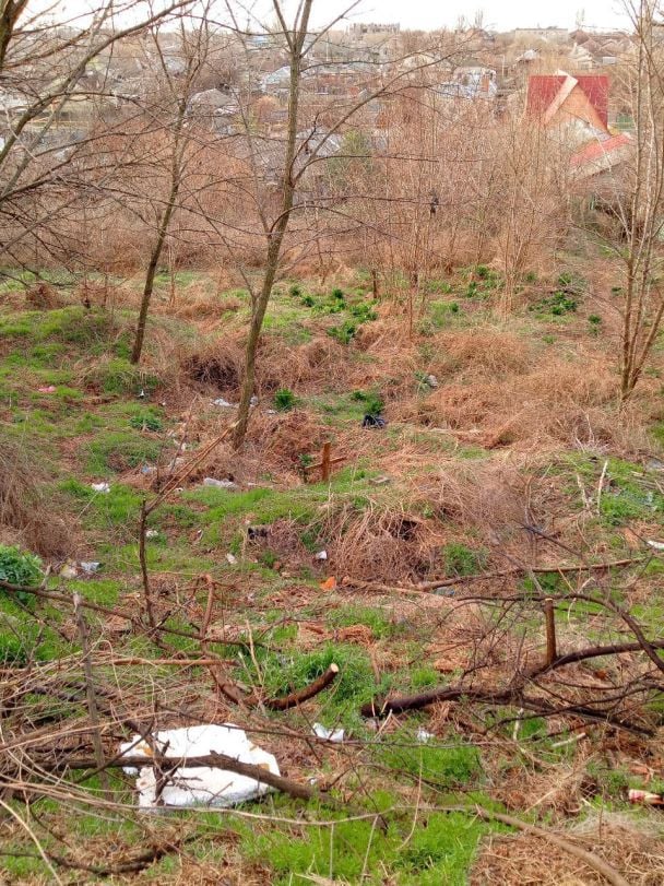 Makeshift burial in the occupied Mariupol / Photo: Mariupol City Council