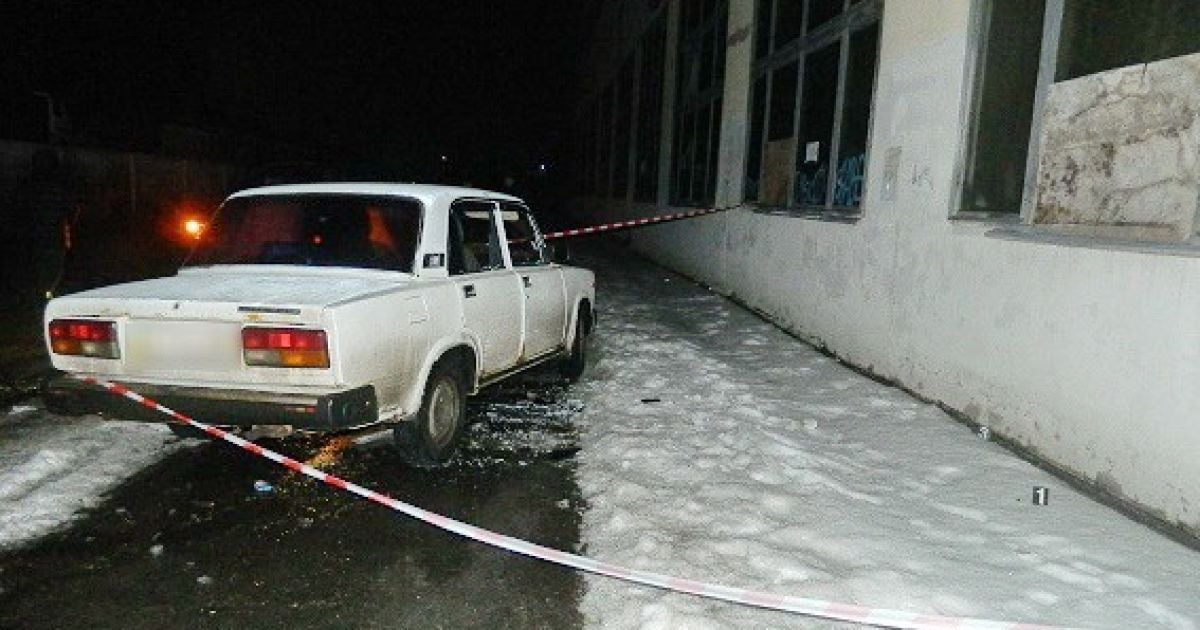 В Киеве неизвестные в масках напали на автомобиль и похитили миллион гривен