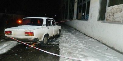 У Києві невідомі у масках напали на авто та викрали мільйон гривень