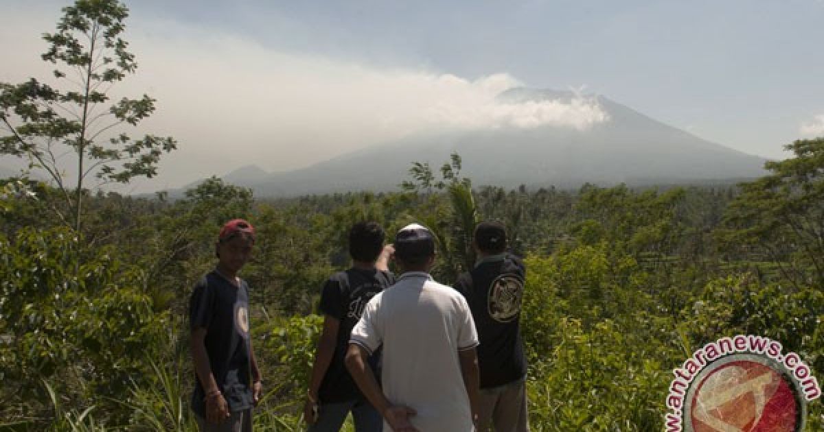 На Бали из-за пробуждения вулкана эвакуировали тысячи жителей