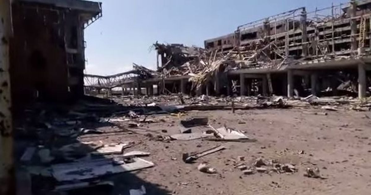 В терминалах скрываются боевики, а на аэродром выезжают танки