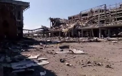 За терминалы Донецкого аэропорта вражеские силы стянули танки