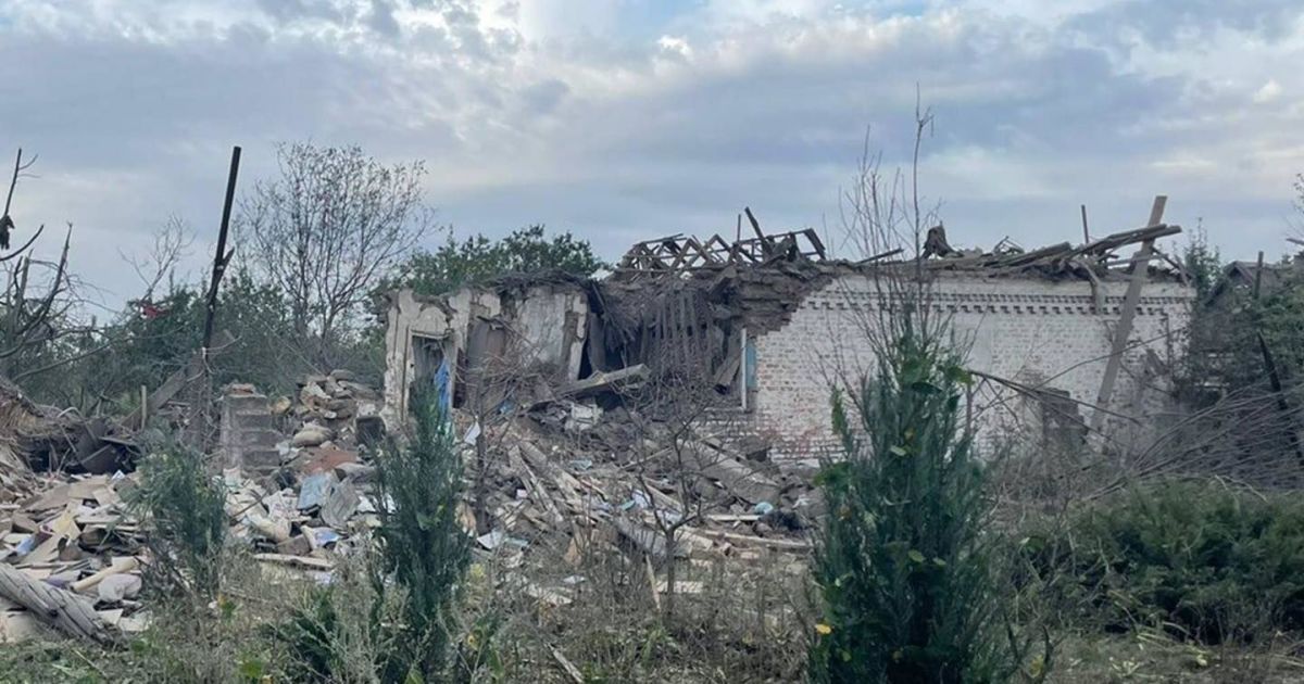 Росіяни скинули авіабомбу на село Ізмайлівка і влучили у будинок / Фото: Офіс генпрокурора