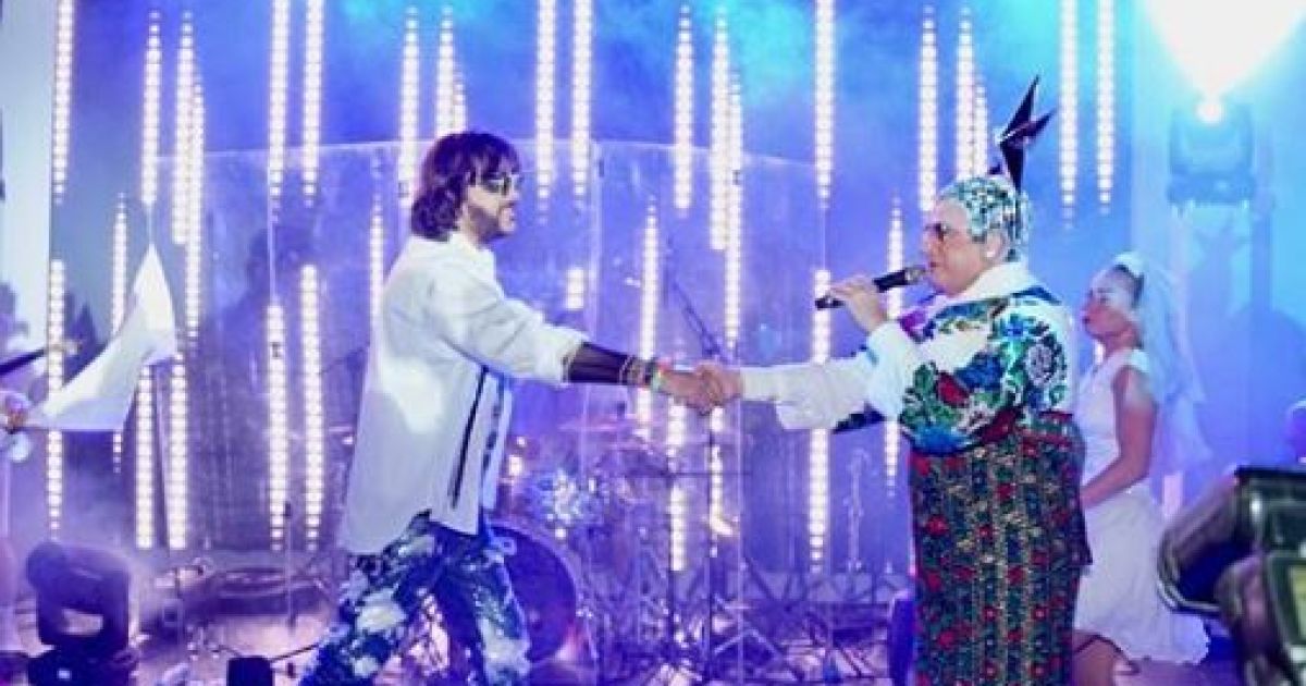 Запальні танці Лорак та поцілунок Кіркорова: Вєрка Сердючка виступила у Росії
