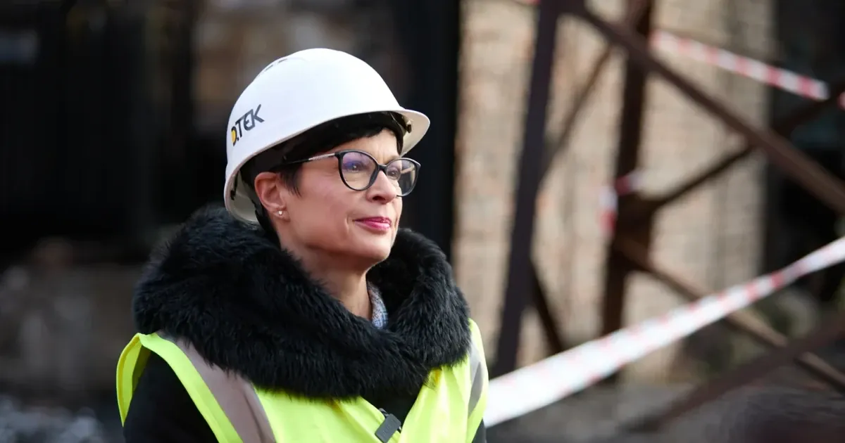 Єврокомісарка Марта Кос відвідала пошкоджену обстрілами ТЕС ДТЕК