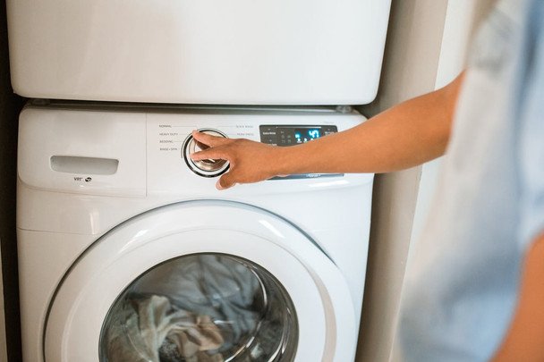 Міф про прання за 30°C: чи дійсно одяг стає чистим після холодного циклу