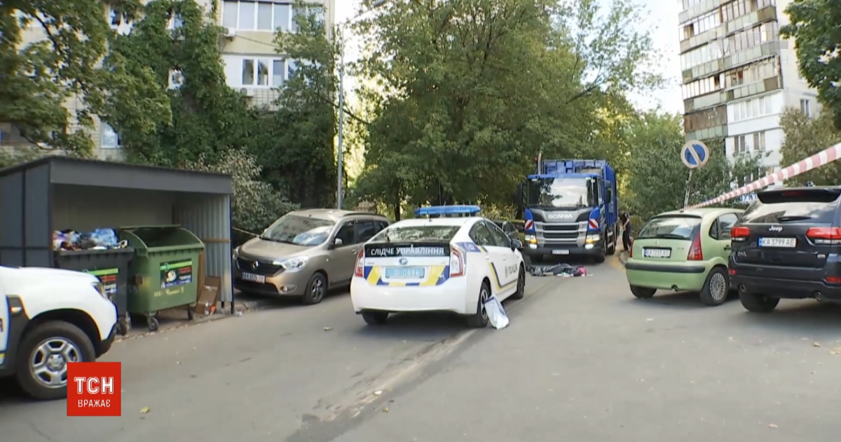 У Києві п'яний водій сміттєвоза на смерть переїхав жінку, яка переходила дорогу із 4-річним сином