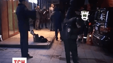 У Києві під ноги депутатів на чолі з Парубієм кинули гранату