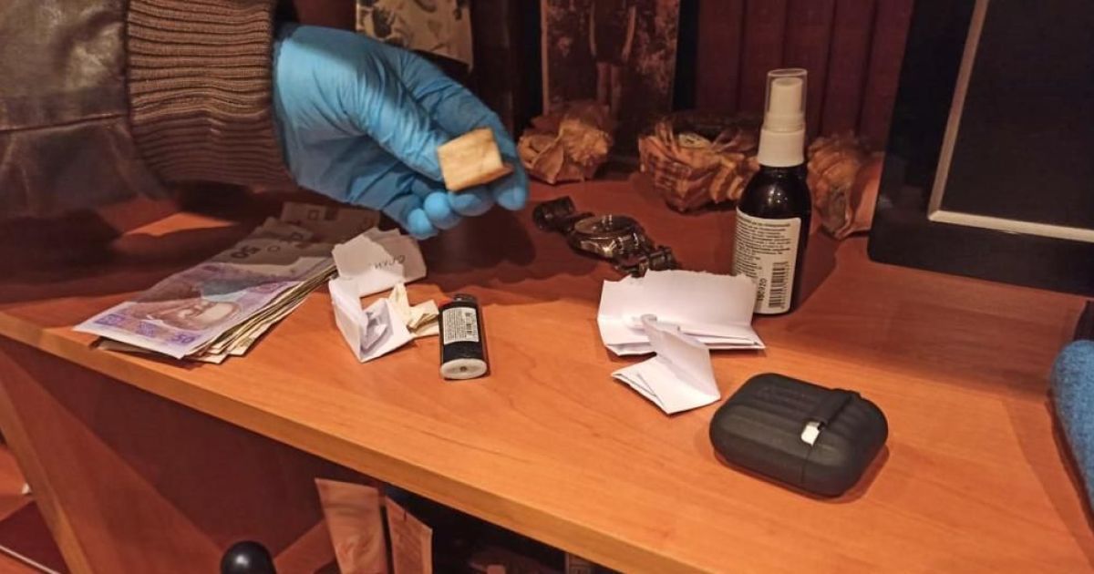 Виготовляв і розповсюджував порно у соцмережах за своєї участі: жителя Житомира викрили у розбещенні неповнолітніх