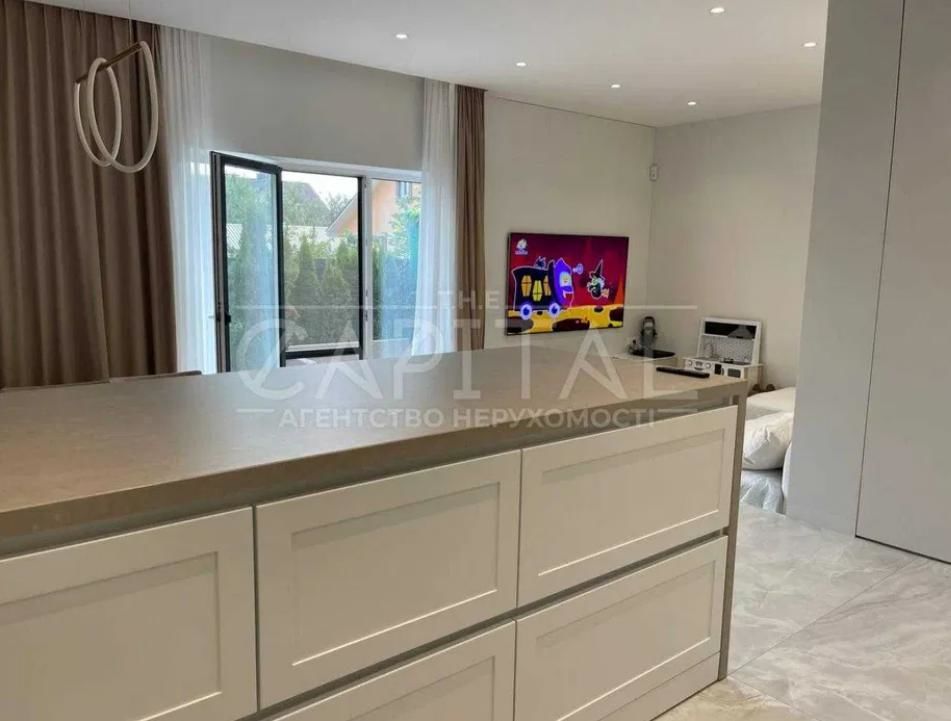 Квиткова и Добрынин продают дом, в котором жили до развода / © OLX