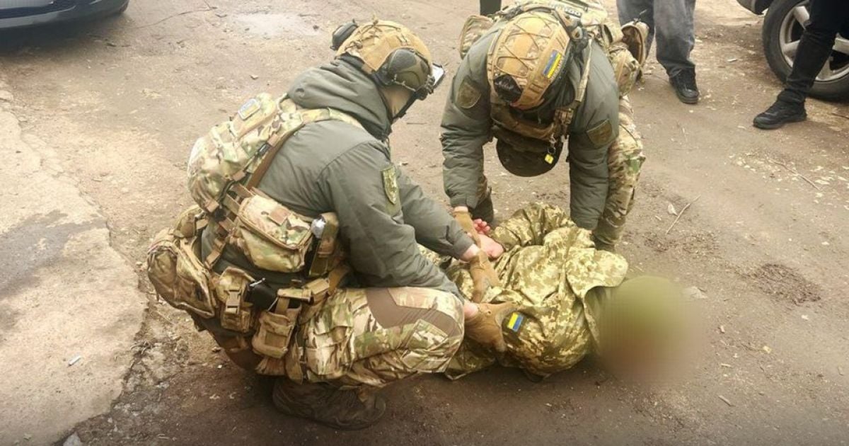 В Хмельницкой области разоблачили военнослужащего, который за деньги давал бронь от мобилизации.