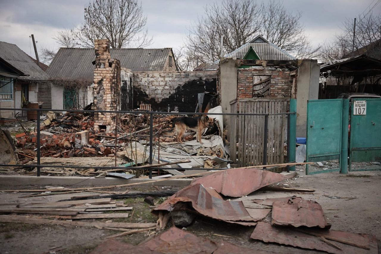 Зруйноване подвір'я мирних людей / © Philippe de Poulpiquet