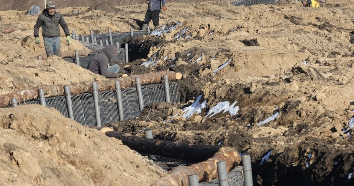 Будівництво лінії оборони на Харківщині