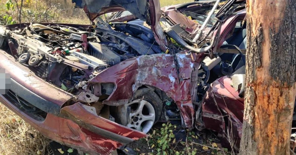 Моторошна ДТП на Одещині: водій розтрощив автівку та вбив пасажирку (фото)