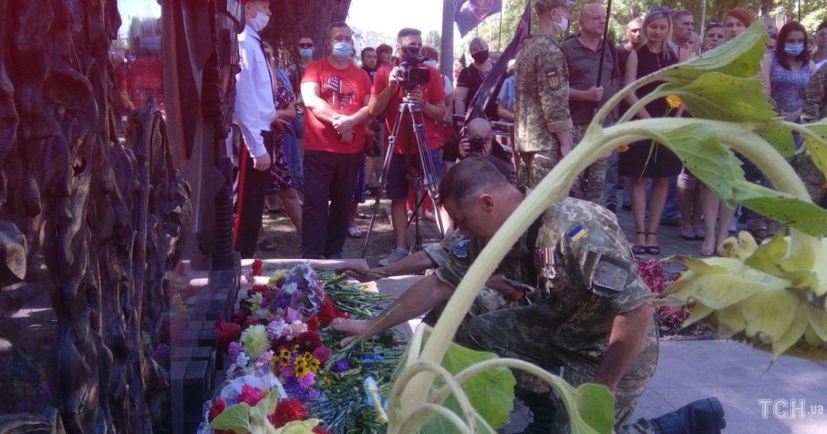 Відкриття першого пам'ятнику загиблим в Іловайську_3