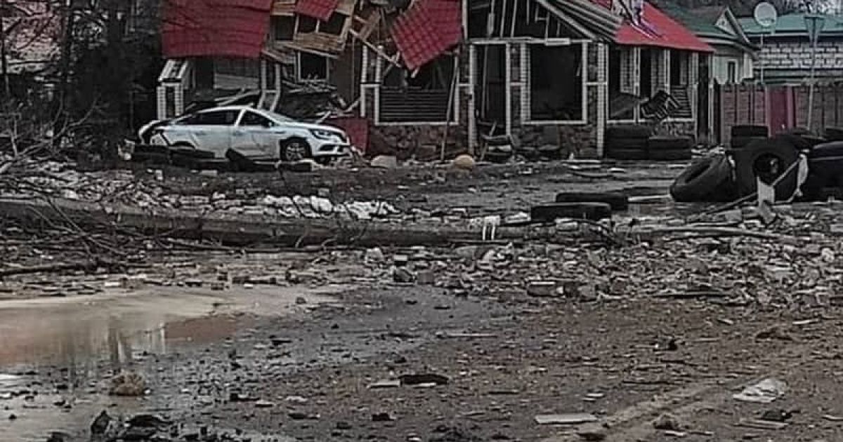 Российские войска нанесли удар по жилому массиву Чернигова: попало в больницу