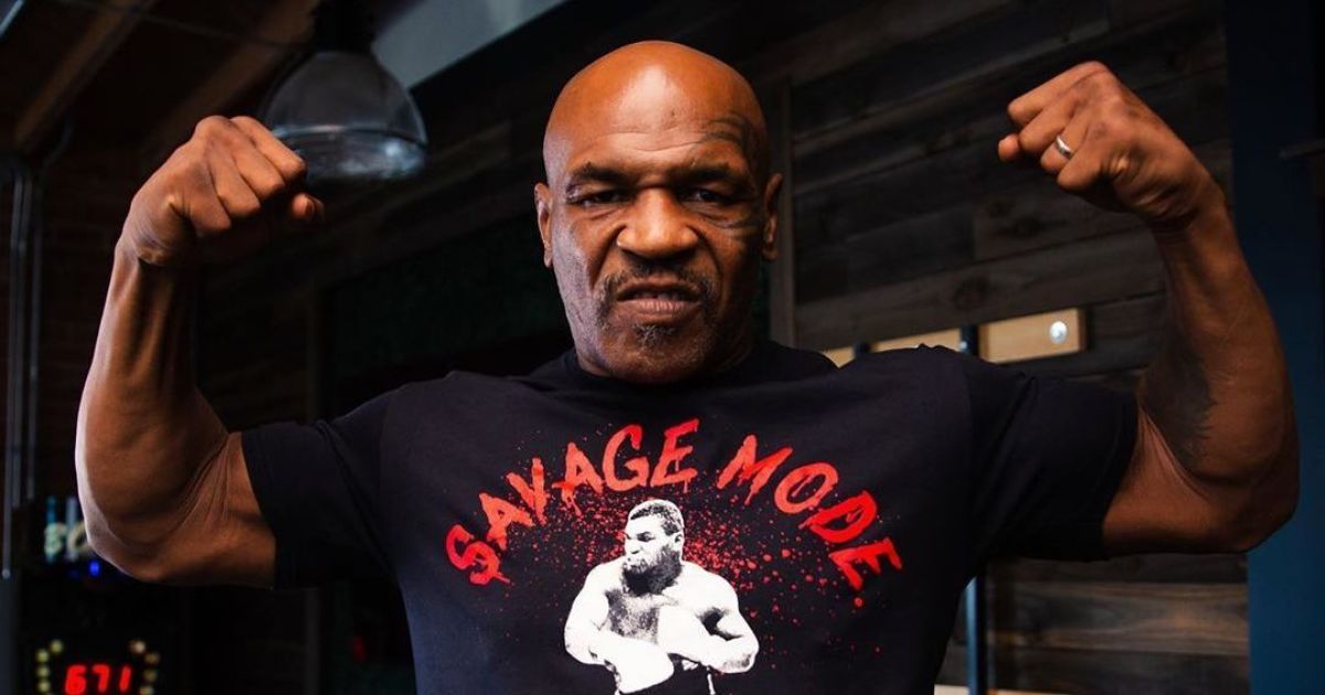 54-летний Майк Тайсон чуть не нокаутировал тренера мощным ударом в лицо (видео)