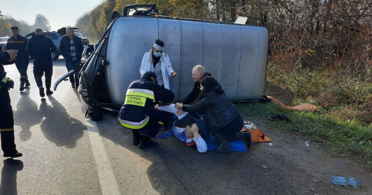 У рівному перекинувся автомобіль швидкої допомоги - новини рівного