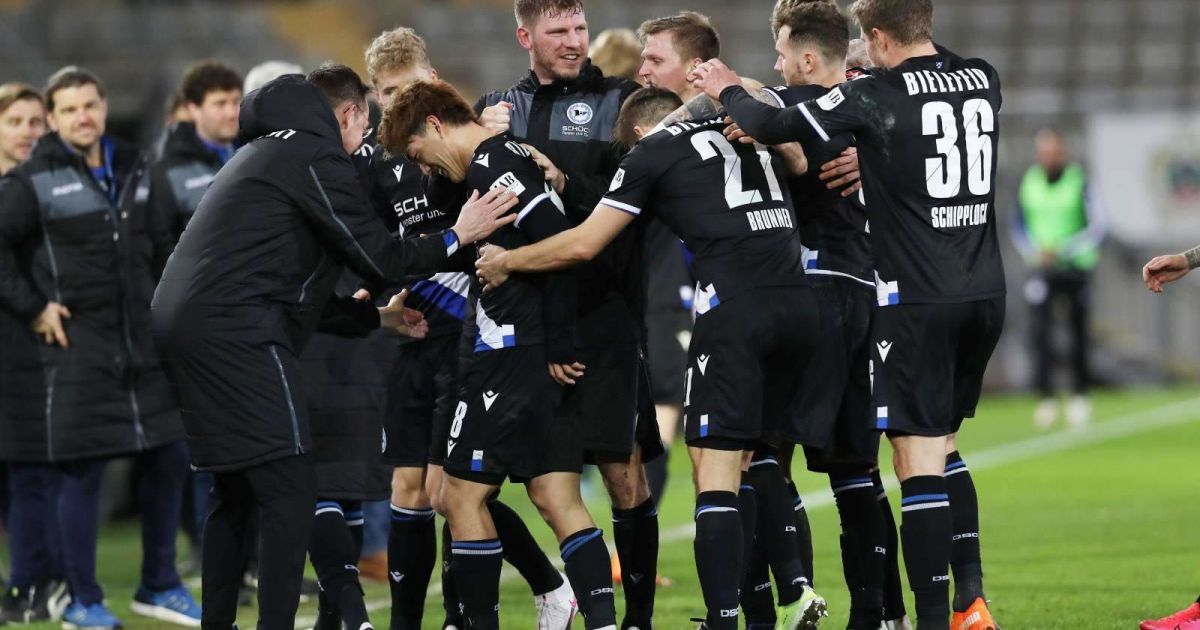 "РБ Лейпциг" в большинстве проиграл аутсайдеру Бундеслиги