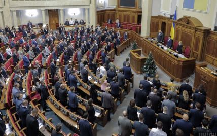 Рада призвала Гончарука объяснить заоблачные премии министрам и топ-чиновникам