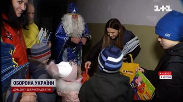 Пели гимн и рассказывали о пережитом: дети Херсона встретили Святого Николая невиданными эмоциями