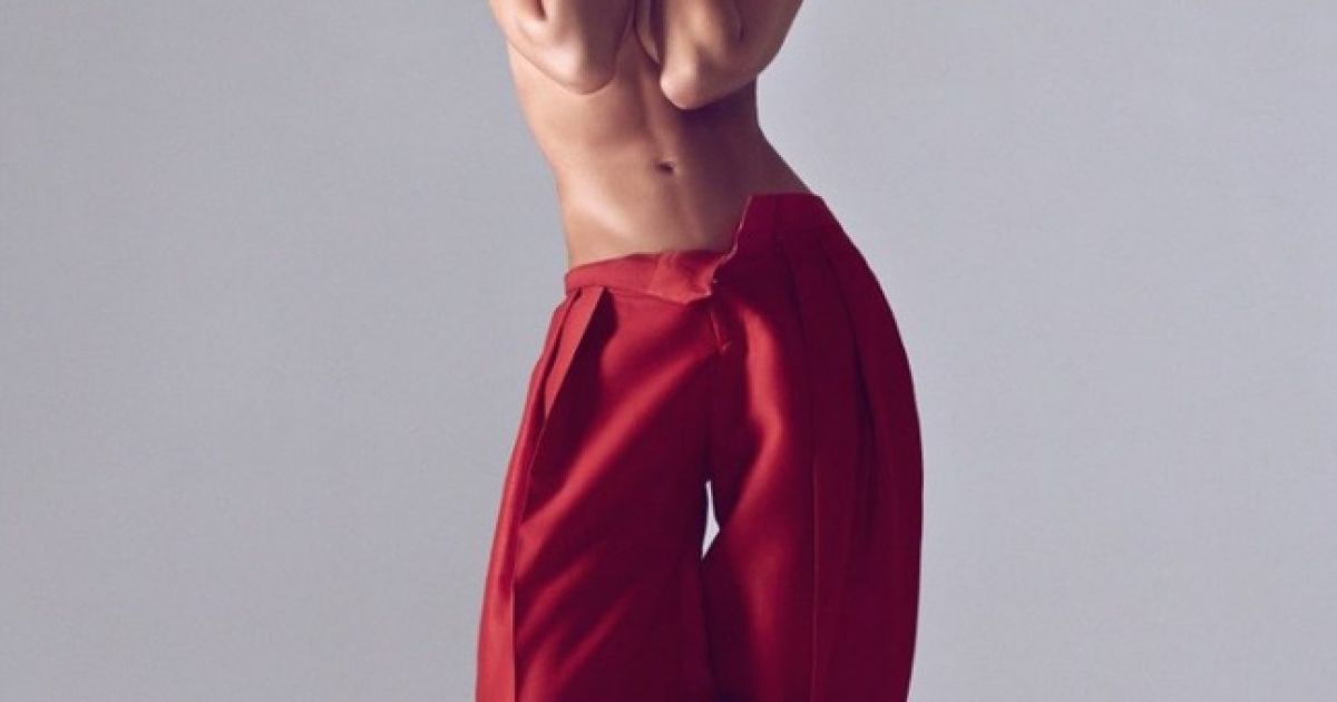 Шейк знялася у пікантному фотосеті