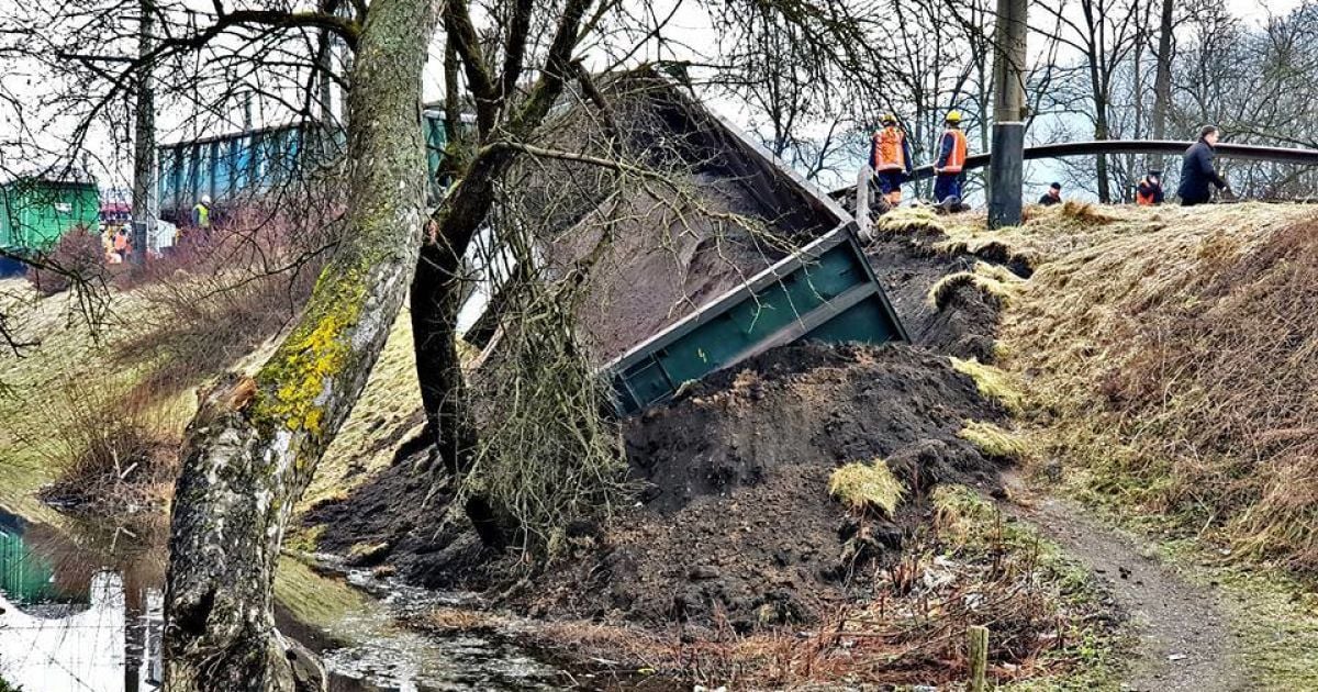На Закарпатье сошел с рельсов грузовой поезд