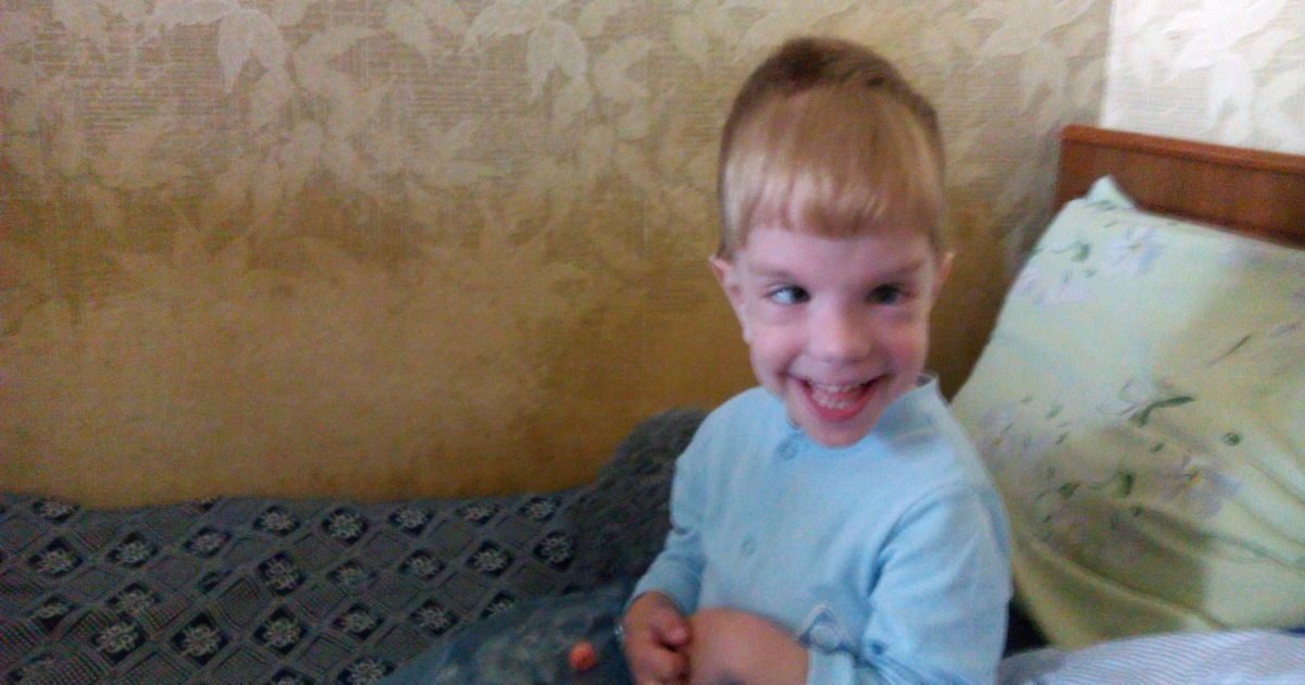 Батьки Валентина просять фінансової допомоги на лікування сина
