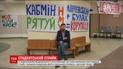 Ланцюги на дверях і коридори в плакатах: студенти медуніверситету продовжують страйк