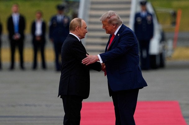 Психолог расшифровала необычное поведение Трампа на встрече с Путиным