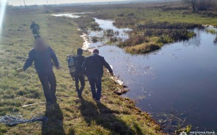 ДТП на Рівненщині: водій втопив у річці свою автівку і родича 