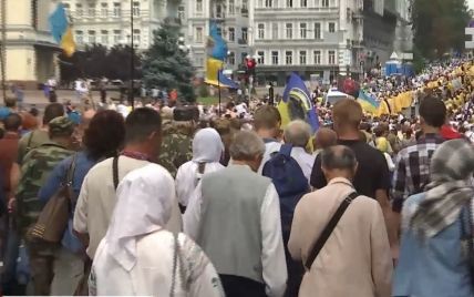Гимн, военные и рекордное количество людей: по Киеву прошел крестный ход УПЦ-КП