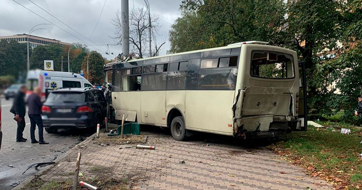 Был под наркотиками и вез четырехлетнего сына: в Киеве следователи сообщили о подозрении водителю, по вине которого пострадали 26 человек