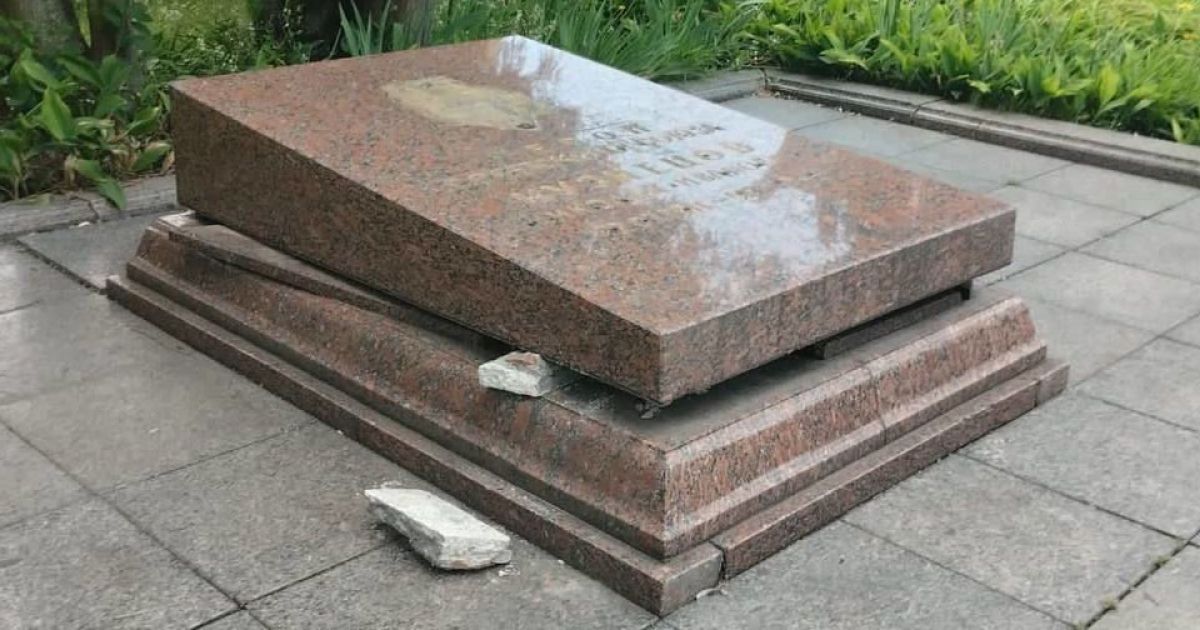 У Львові невідомі спробували викрасти останки агента НКВС Миколи Кузнєцова / Фото: Телеграм-канал Андрія Садового