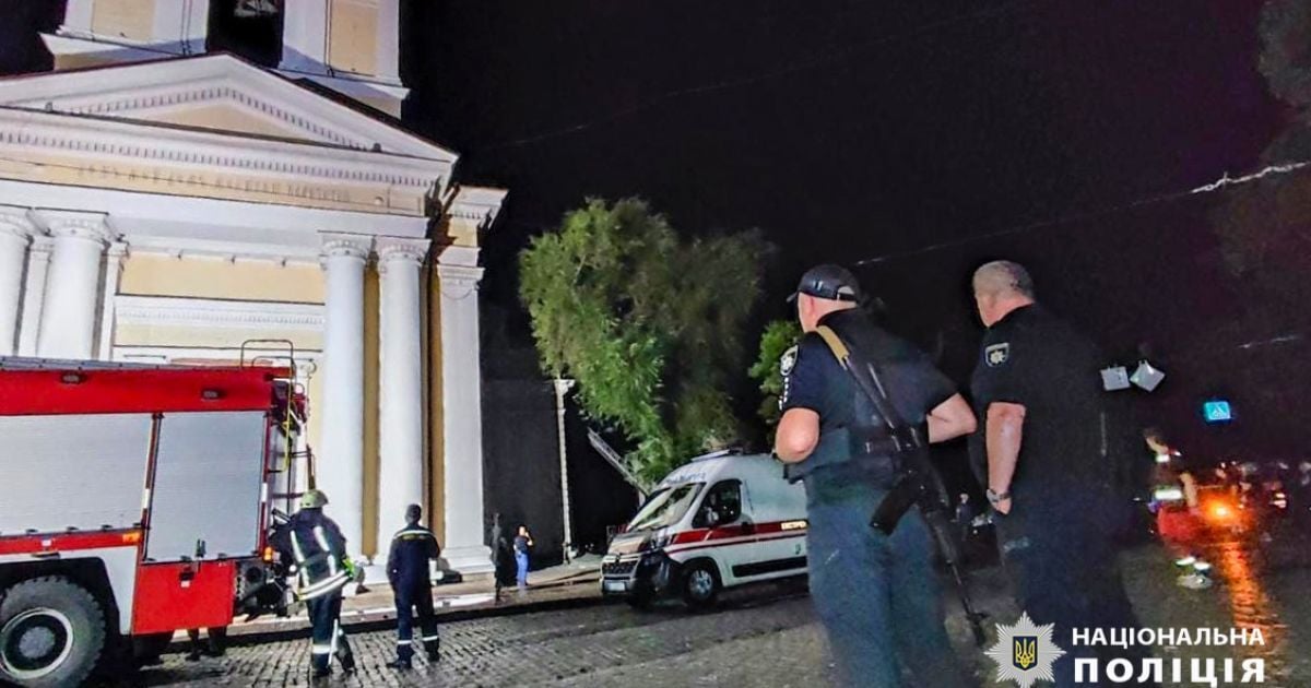 Полицейские документируют последствия очередного ракетного удара врага по Одесской области