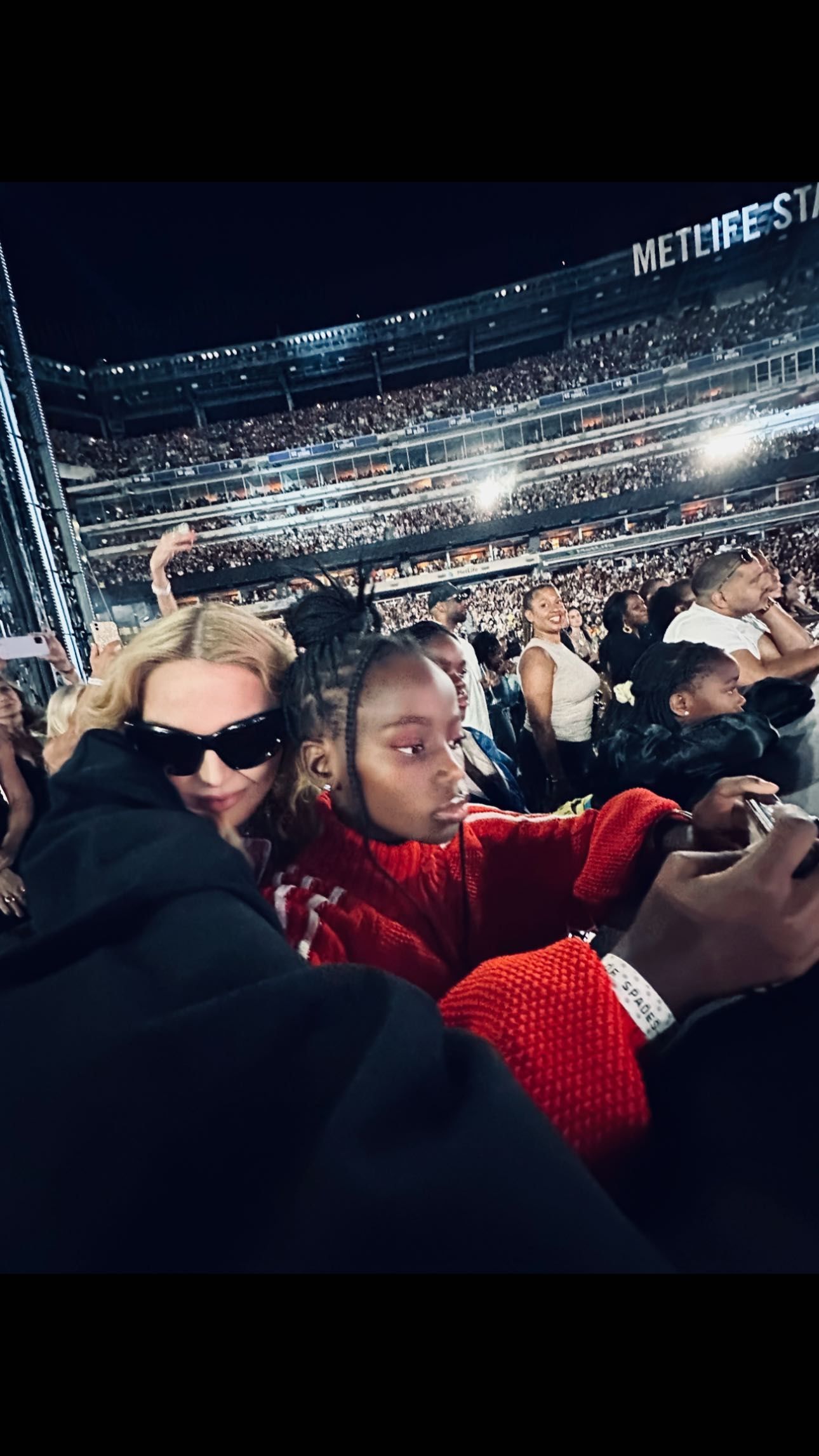 Мадонна с дочерьми на концерте Бейонсе / © instagram.com/madonna