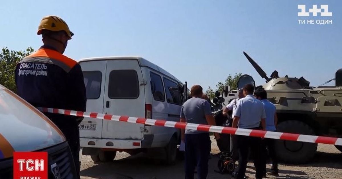 В России произошла лобовая авария маршрутки и БТР: есть погибшие и пострадавшие