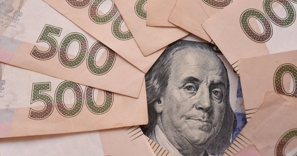 Доллар по 35 и бешеная инфляция: украинцев предупредили, что ждет гривну осенью без поддержки МВФ