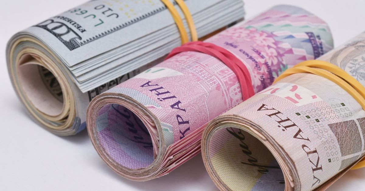 Курс доллара и евро на 27 января: гривна снова упала до самого низкого за последние четыре года показателя