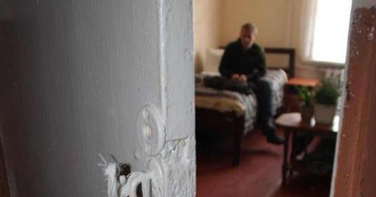 Прокуратура взялася за буковинський інтернат, де персонал катував та принижував літніх людей