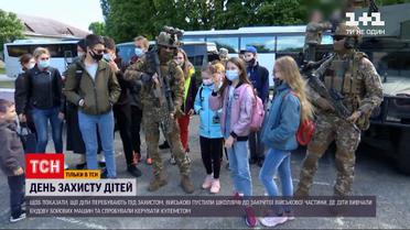 Новости Украины: в международный день защиты детей ВСУ показали школьникам закрытую военную часть