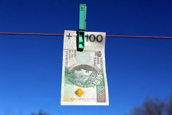 Зарплата брутто і нетто в Польщі: що потрібно знати українським біженцям