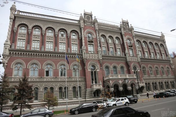 Нацбанк ослабил действующие валютные ограничения: что изменилось