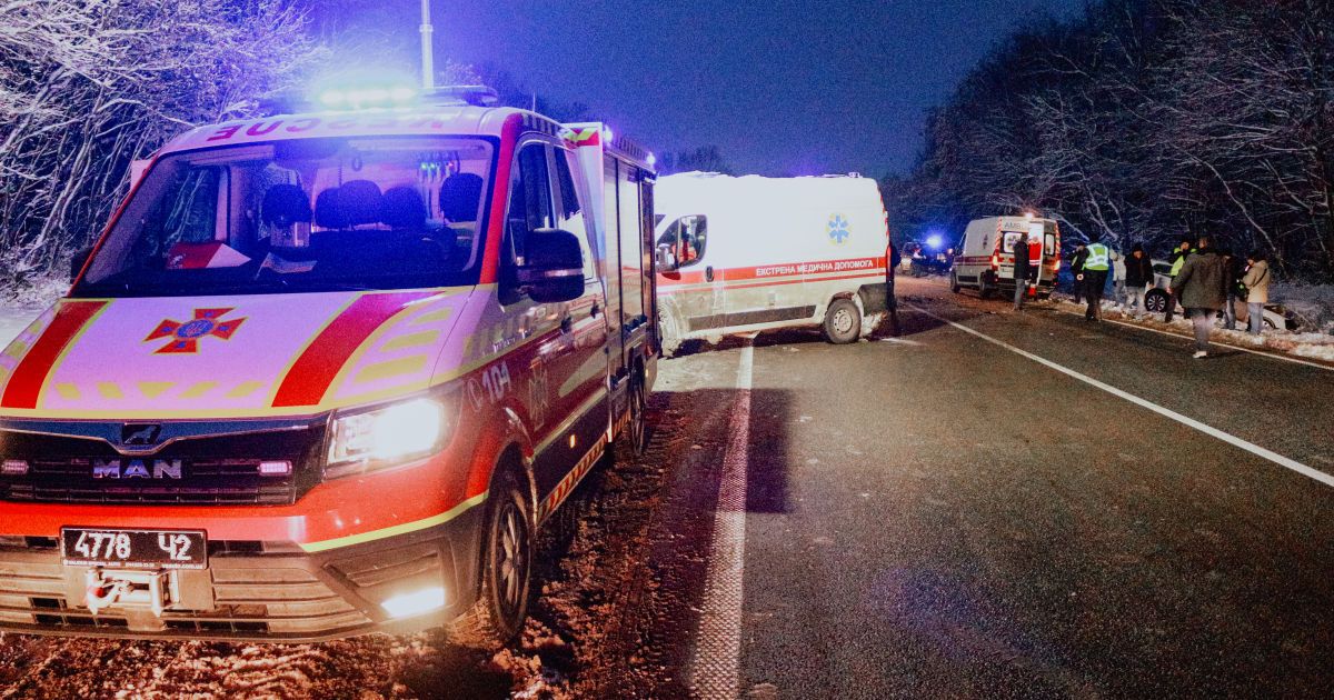Пасажири у крові, багато швидких: з'явилося відео моторошної ДТП за участю рейсового буса під Тернополем
