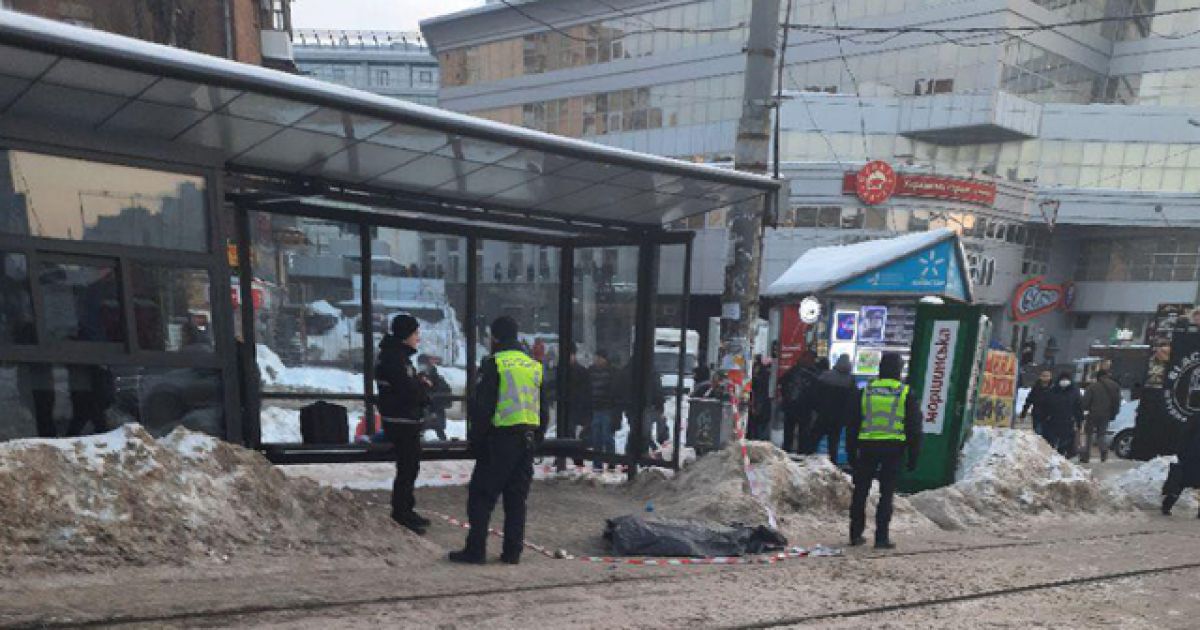 У Києві біля входу на станцію метро "Лук’янівська" знайшли труп