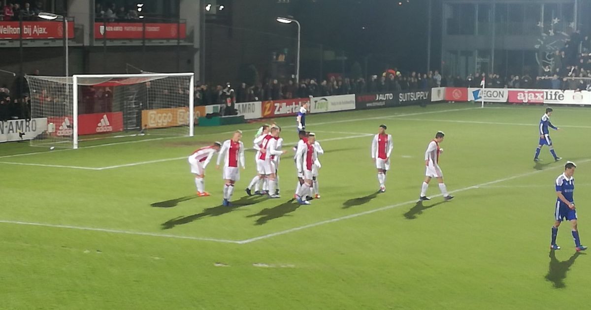 "Динамо" проиграло "Аяксу" путевку в четвертьфинал Юношеской Лиги УЕФА