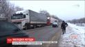 На Закарпатті через сильні снігопади десятки фур опинилися у пастці