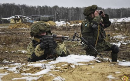 Білоруські війська повернуть зброю проти режиму: Піонтковський описав сценарій з заміною Лукашенка