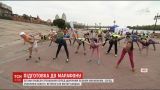 Бегуны провели тренировку перед ежегодным осенним марафоном в Киеве